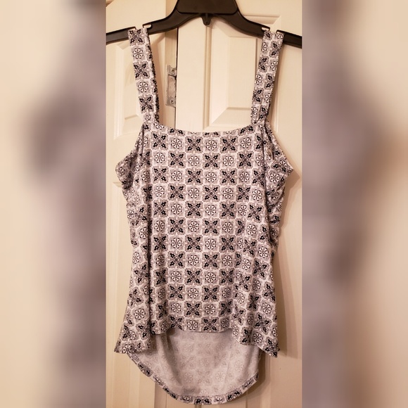 🍒WHITE HOUSE BLACK MARKET LADIES SHIRT - Picture 5 of 5